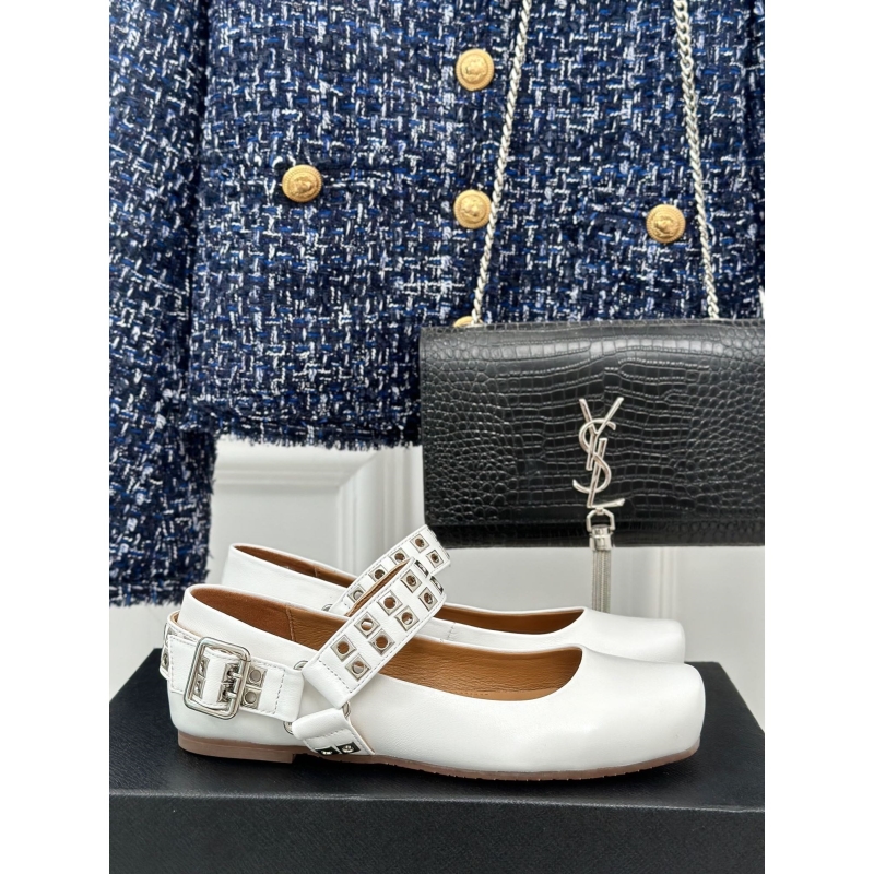 Other flat shoes